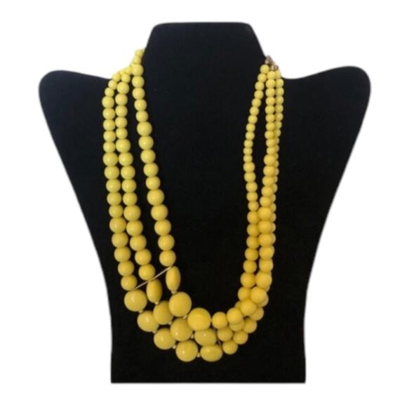 Vintage 80’s “C” Marked Triple Strand Yellow Graduated Bead Sizes Retro Necklace - Picture 4 of 9